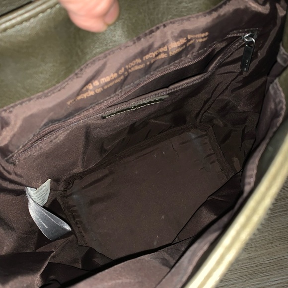 Matt & Nat Backpack Green Vegan Leather Backpack - Picture 5 of 16